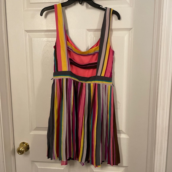 Multicolor pleated dress. Size medium. - Picture 3 of 6